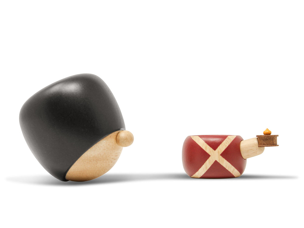 Fyrtøjet figuren. Ses i ikke samlet udgave med det kugleformede hoved ved siden af kroppen.