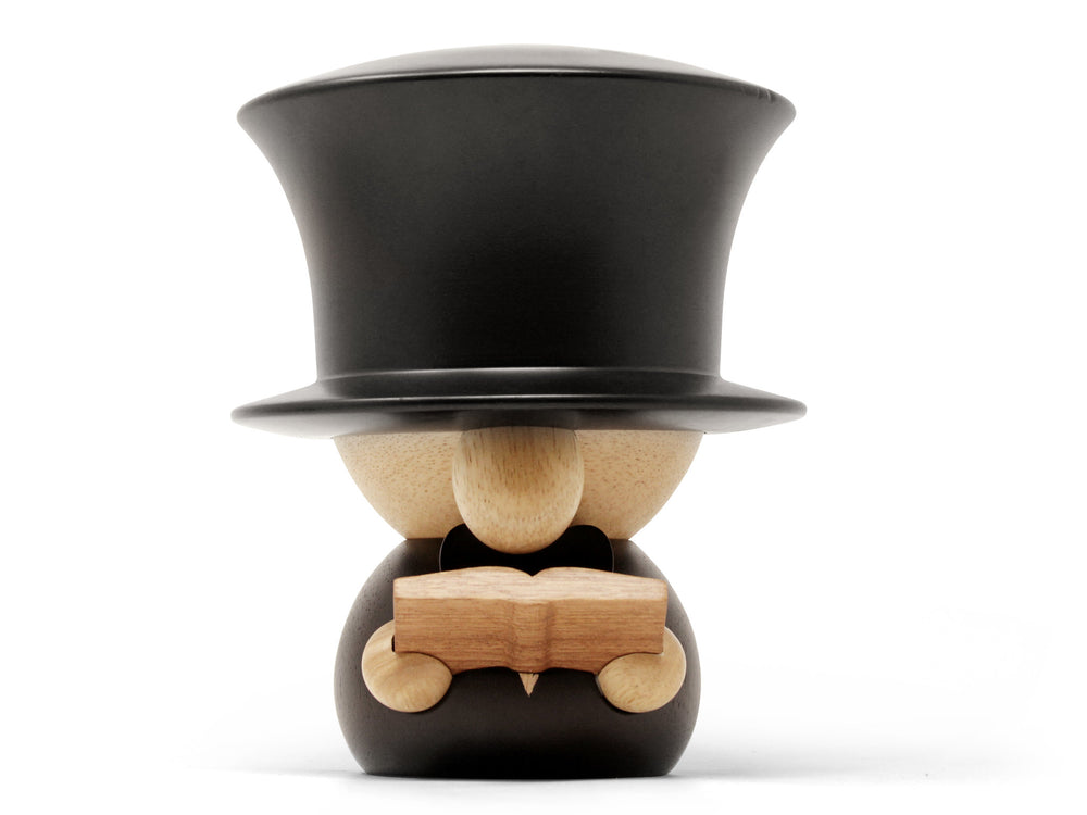 
                  
                    Hc andersen figur i træ.
                  
                